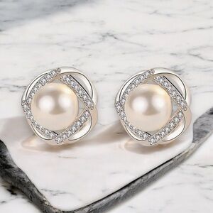 Rhinestone edge pearl post earrings silver ✨BRAND-NEW✨